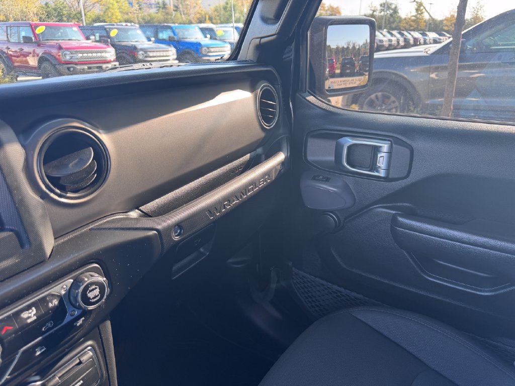 Used 2022 Jeep Wrangler Unlimited Sport AWD/4WD image 17