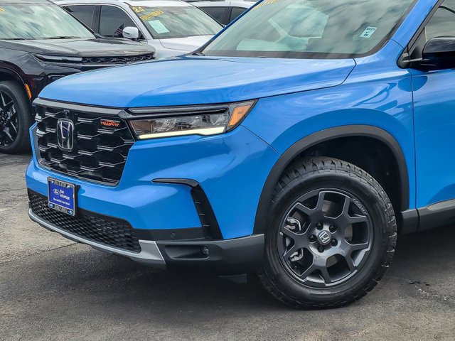 Used 2025 Honda Pilot TrailSport image 3