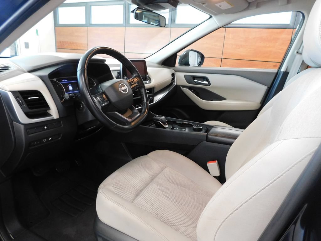 Used 2025 Nissan Rogue SV AWD/4WD image 16