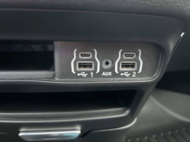 Used 2025 Chrysler Pacifica Select FWD image 31