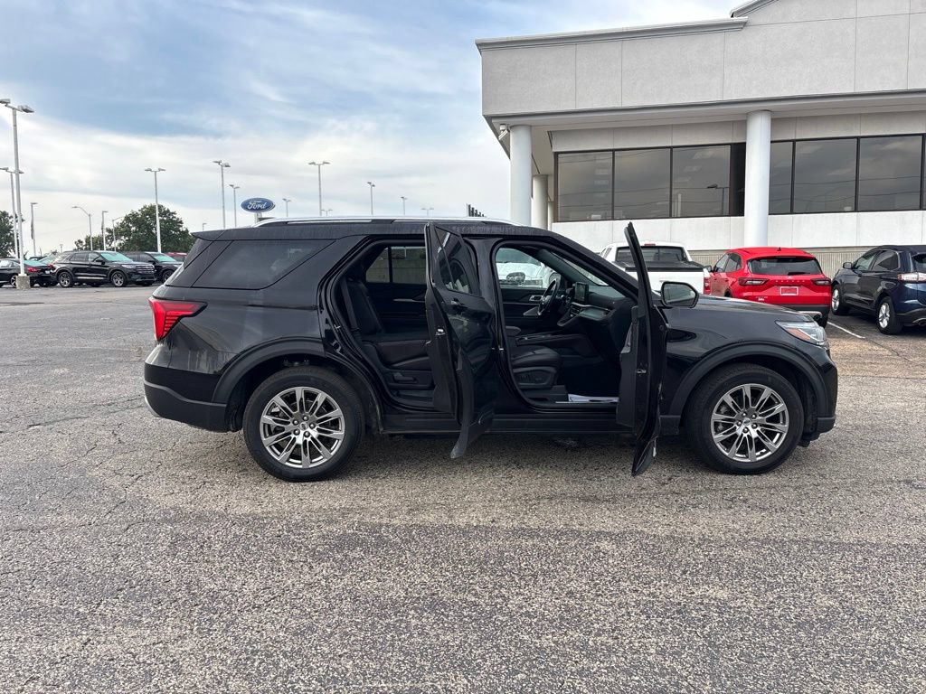Certified 2025 Ford Explorer Platinum AWD/4WD image 8
