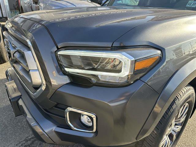 Used 2022 Toyota Tacoma Limited image 32