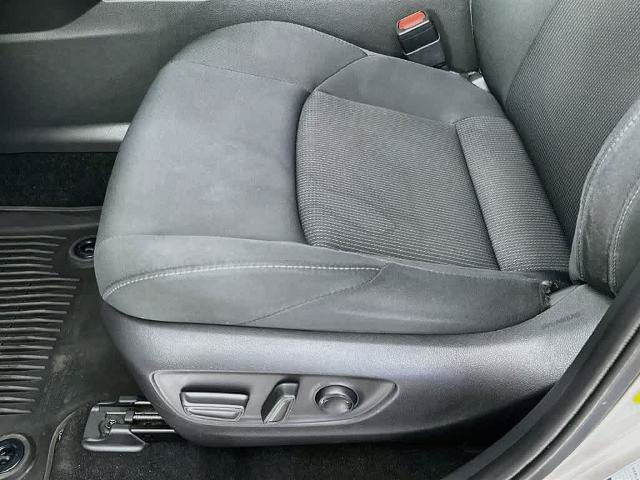 Used 2021 Toyota Venza LE AWD/4WD image 30