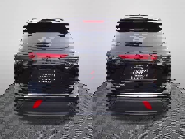 Used 2022 Toyota Highlander XLE image 3