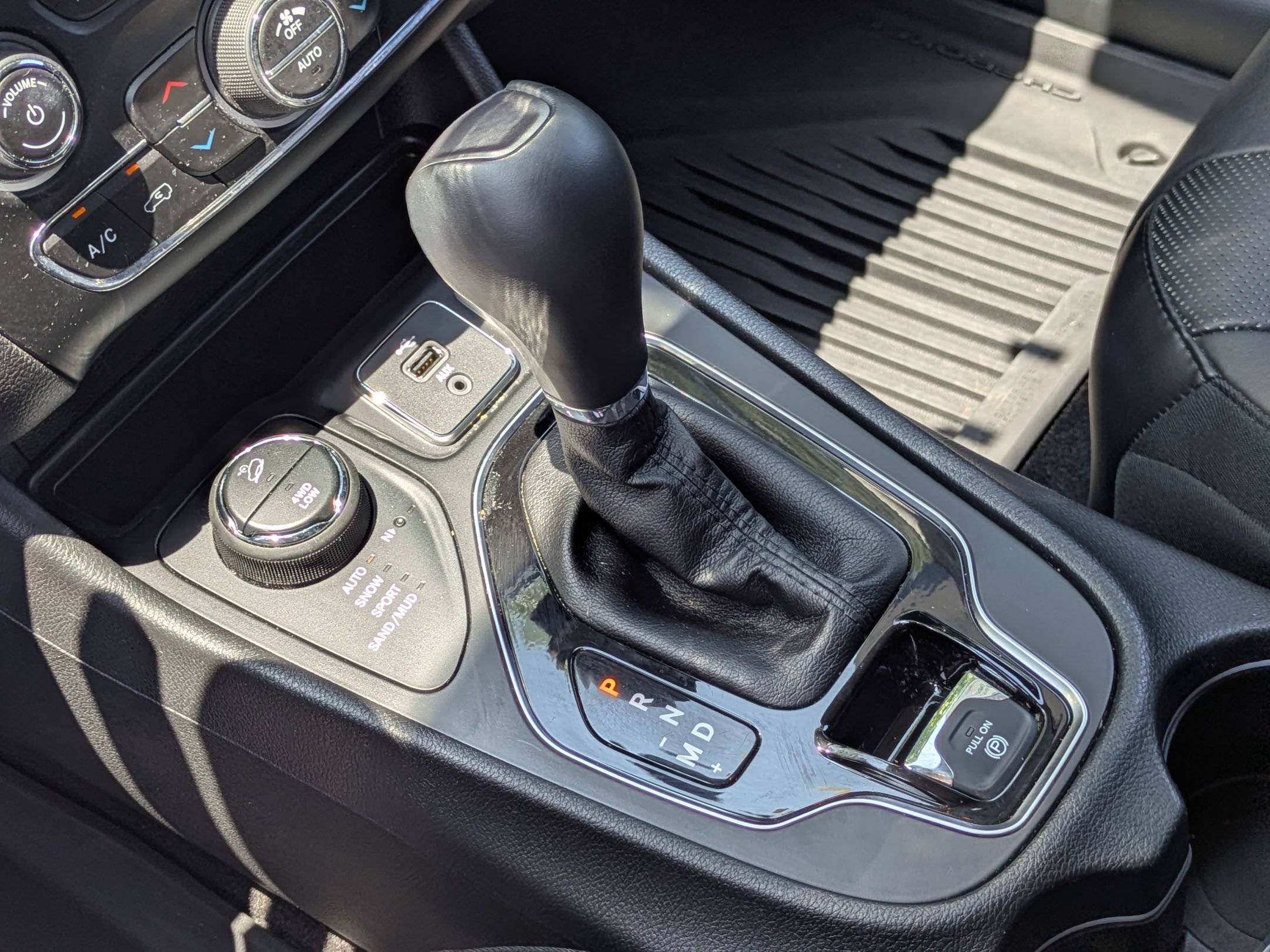 Used 2019 Jeep Cherokee Limited AWD/4WD image 23
