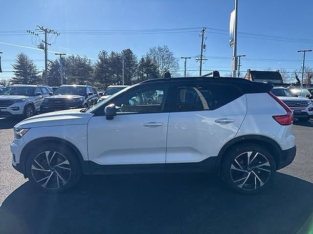 Used 2022 Volvo XC40 T5 R-Design w/ Advanced Package image 7
