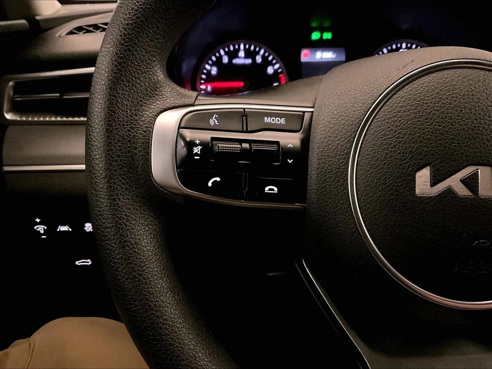 Used 2022 Kia K5 LXS image 17