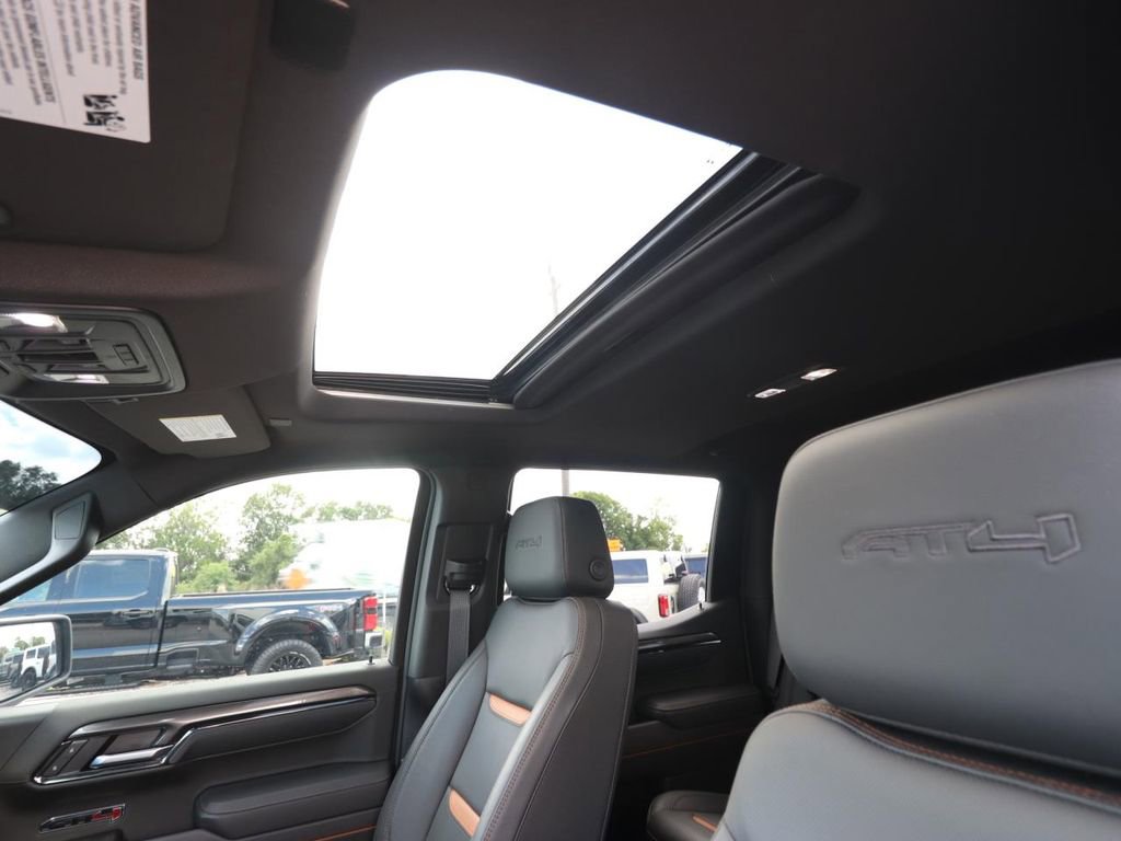 Used 2025 GMC Sierra 1500 AT4 w/ AT4 Premium Package AWD/4WD image 4