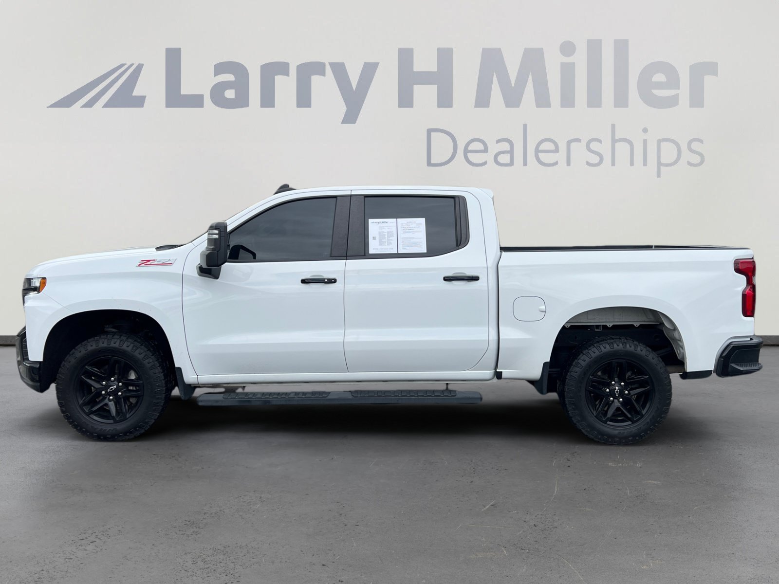 Used 2022 Chevrolet Silverado 1500 LT Trail Boss AWD/4WD image 2