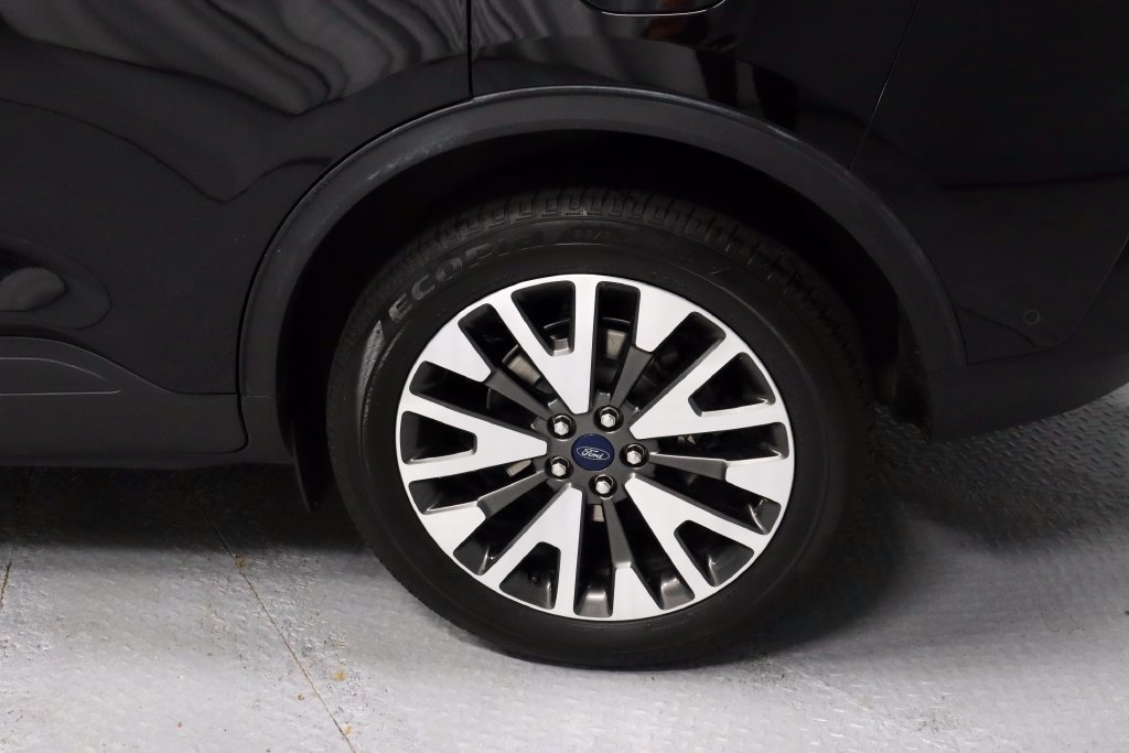 Certified 2020 Ford Escape Titanium AWD/4WD image 19
