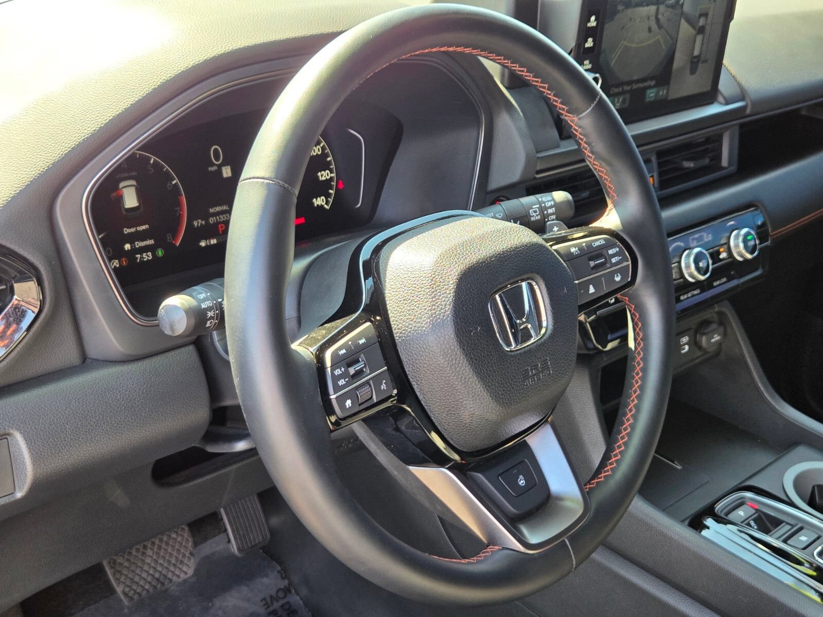 Used 2025 Honda Pilot TrailSport image 18