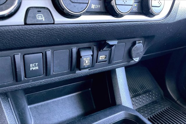 Used 2022 Toyota Tacoma SR5 AWD/4WD image 30