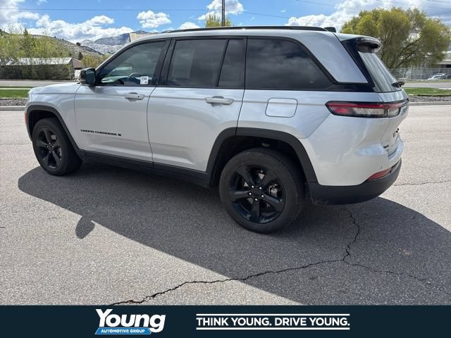 Used 2023 Jeep Grand Cherokee Limited w/ Luxury Tech Group II AWD/4WD image 4