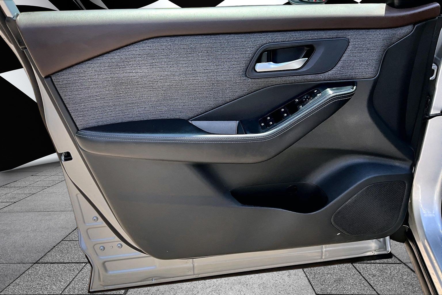 Used 2023 Nissan Rogue SV FWD image 18