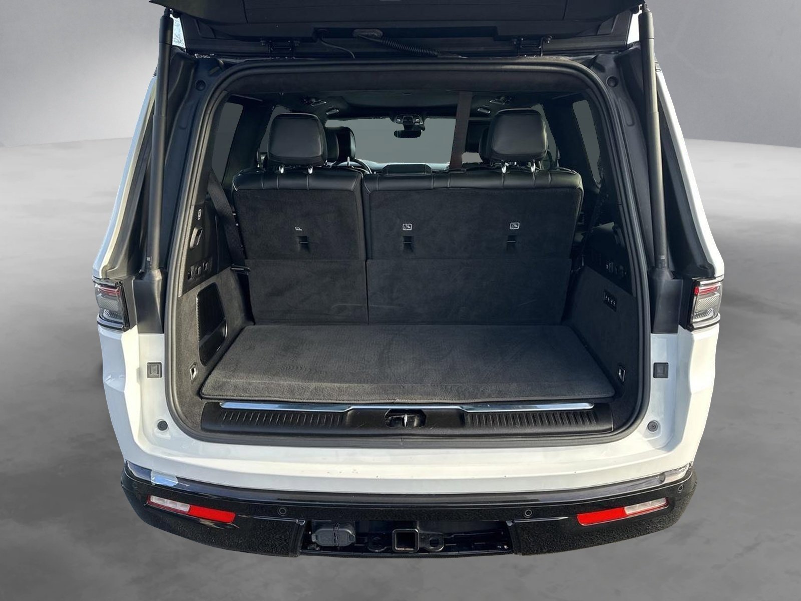 Used 2024 Jeep Grand Wagoneer Series II w/ Quick Order Packagew 28T image 22