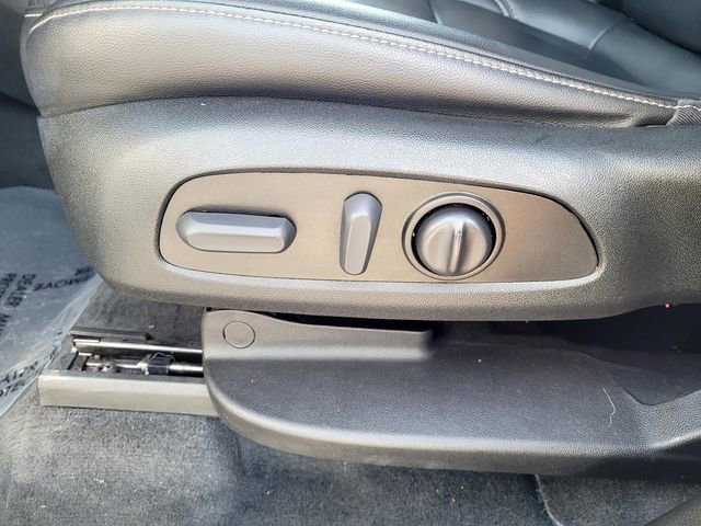 Used 2023 Chevrolet Traverse LT image 11