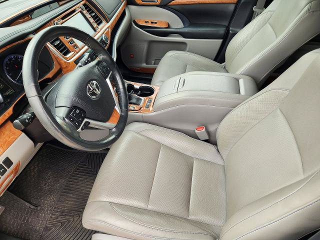 Used 2019 Toyota Highlander Limited Platinum FWD image 12