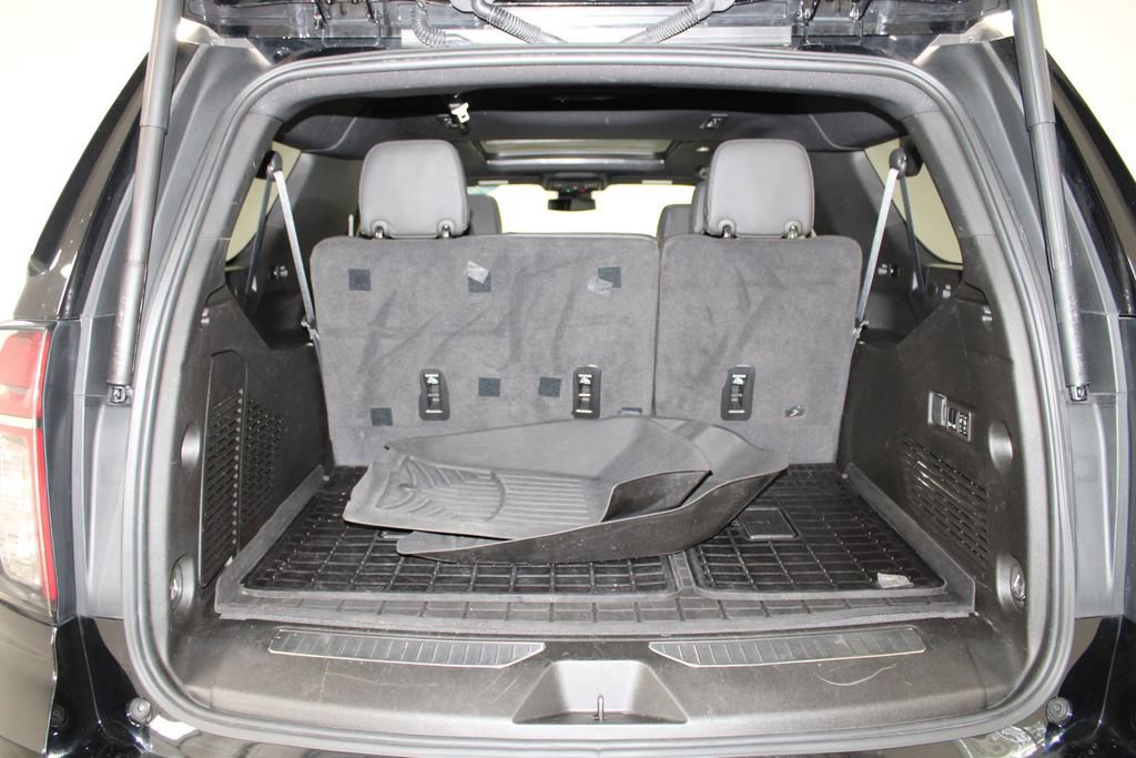 Used 2023 Chevrolet Suburban Z71 w/ Luxury Package image 19