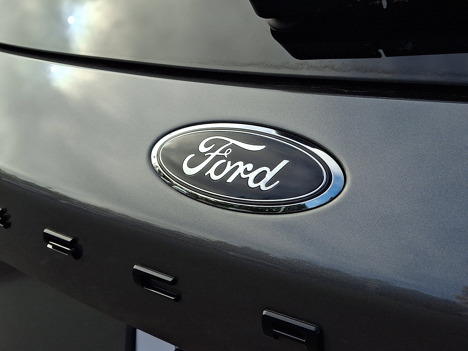 Certified 2022 Ford Escape SEL w/ SEL Stealth AWD Package image 31