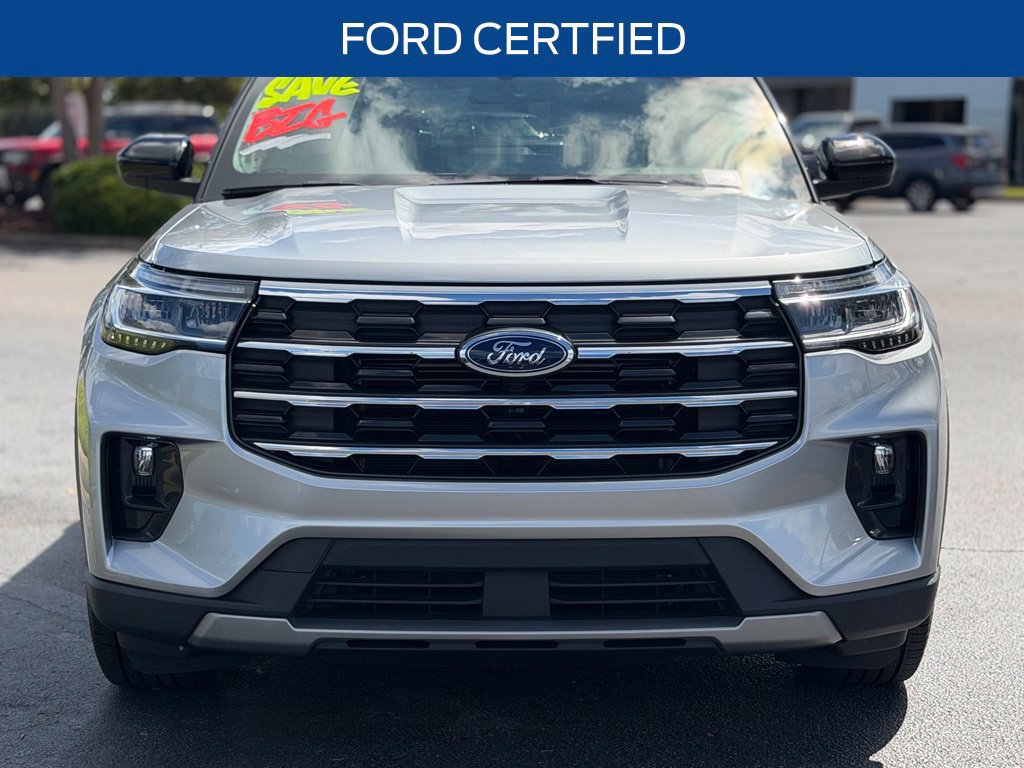Certified 2025 Ford Explorer Active w/ Active Comfort Package RWD image 3