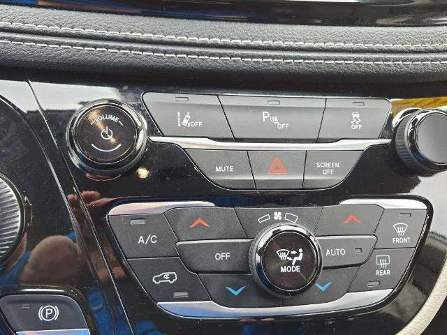 Used 2024 Chrysler Pacifica Limited FWD image 14