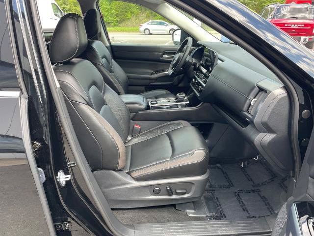 Used 2023 Nissan Pathfinder SL AWD/4WD image 15