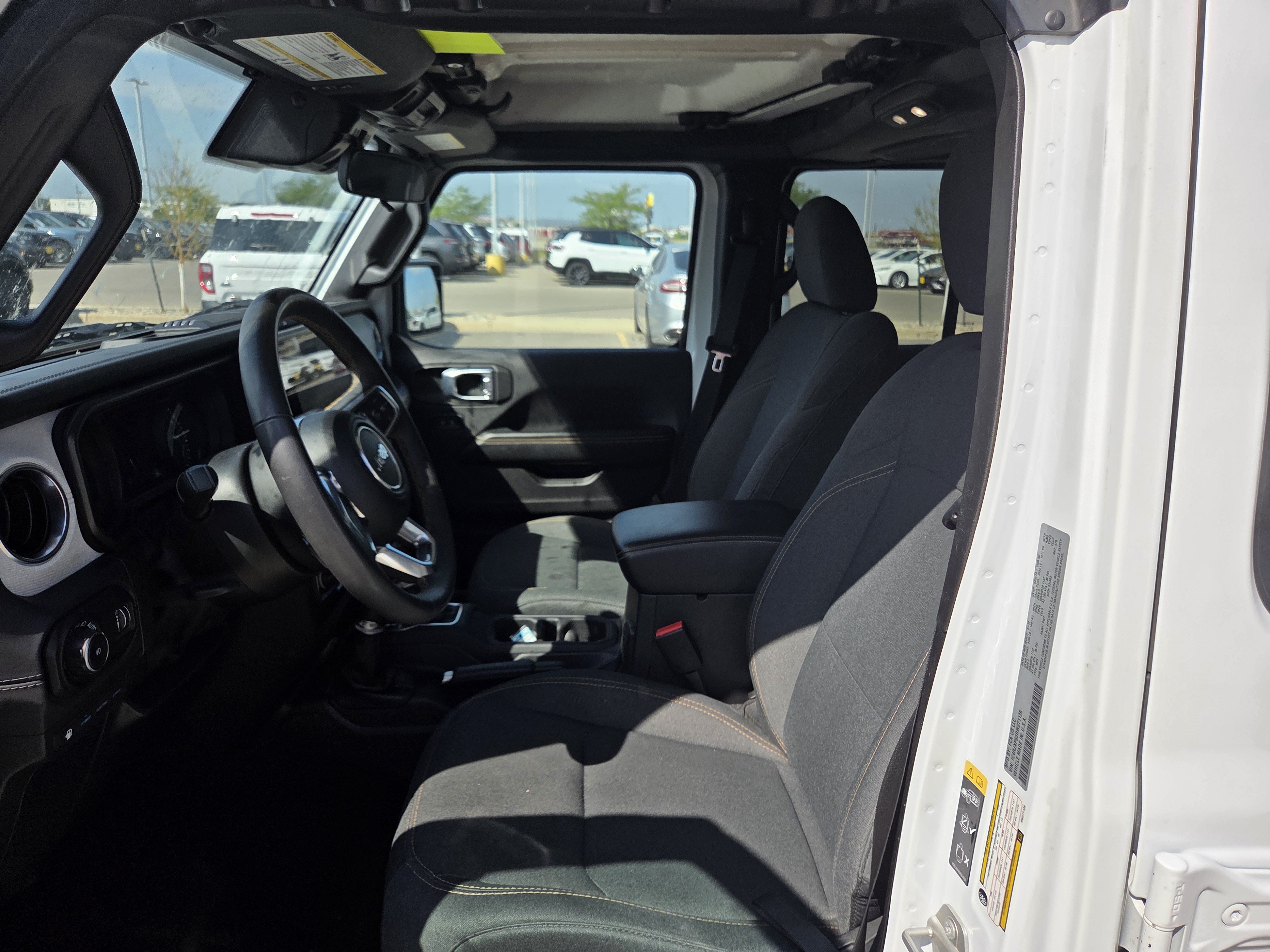 Used 2024 Jeep Wrangler Unlimited Sahara AWD/4WD image 8