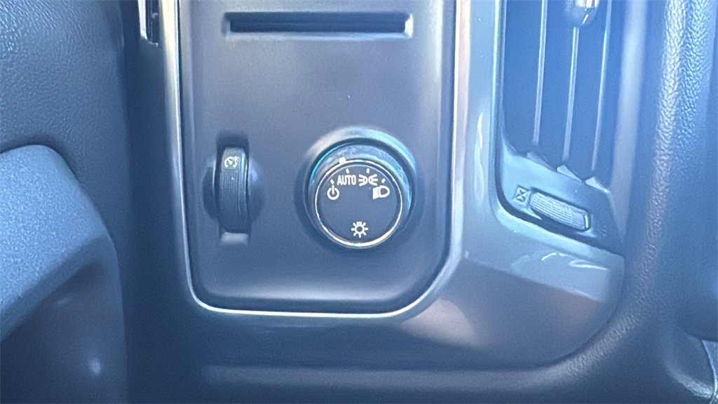 Used 2018 Chevrolet Silverado 1500 LT image 18