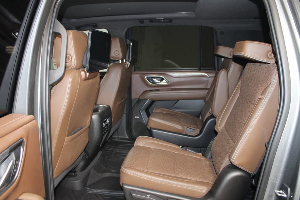 Used 2021 Chevrolet Suburban High Country RWD image 27