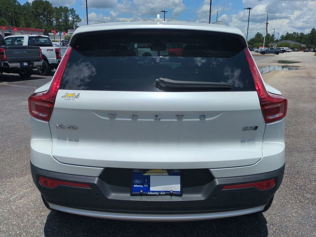 Used 2024 Volvo XC40 B5 Plus w/ Protection Package Premier image 4