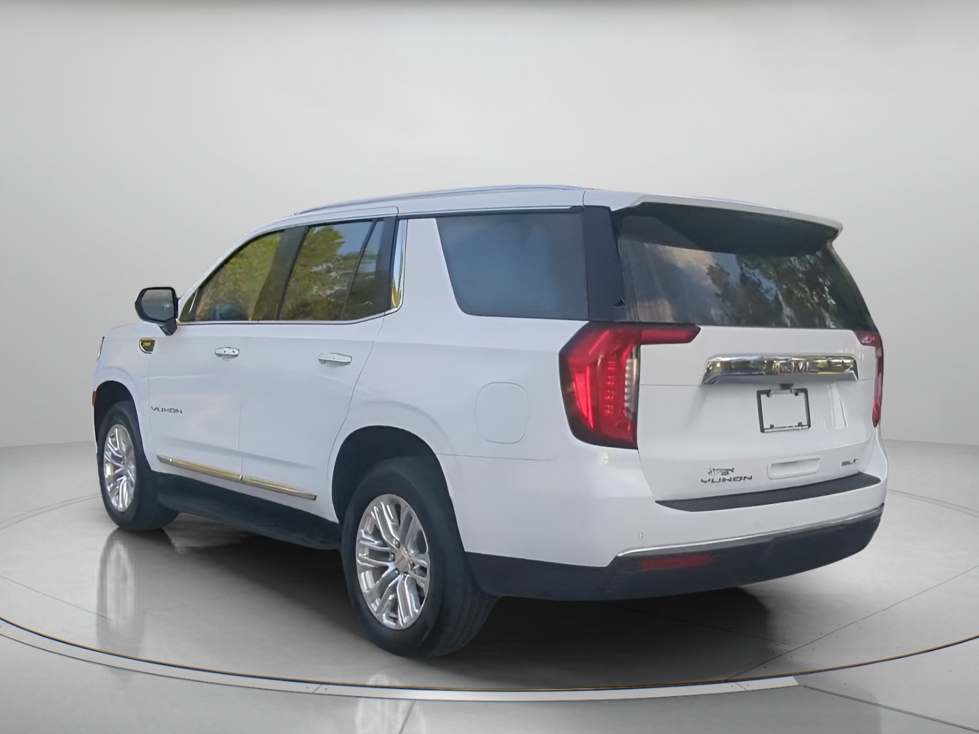 Used 2024 GMC Yukon SLT RWD image 21