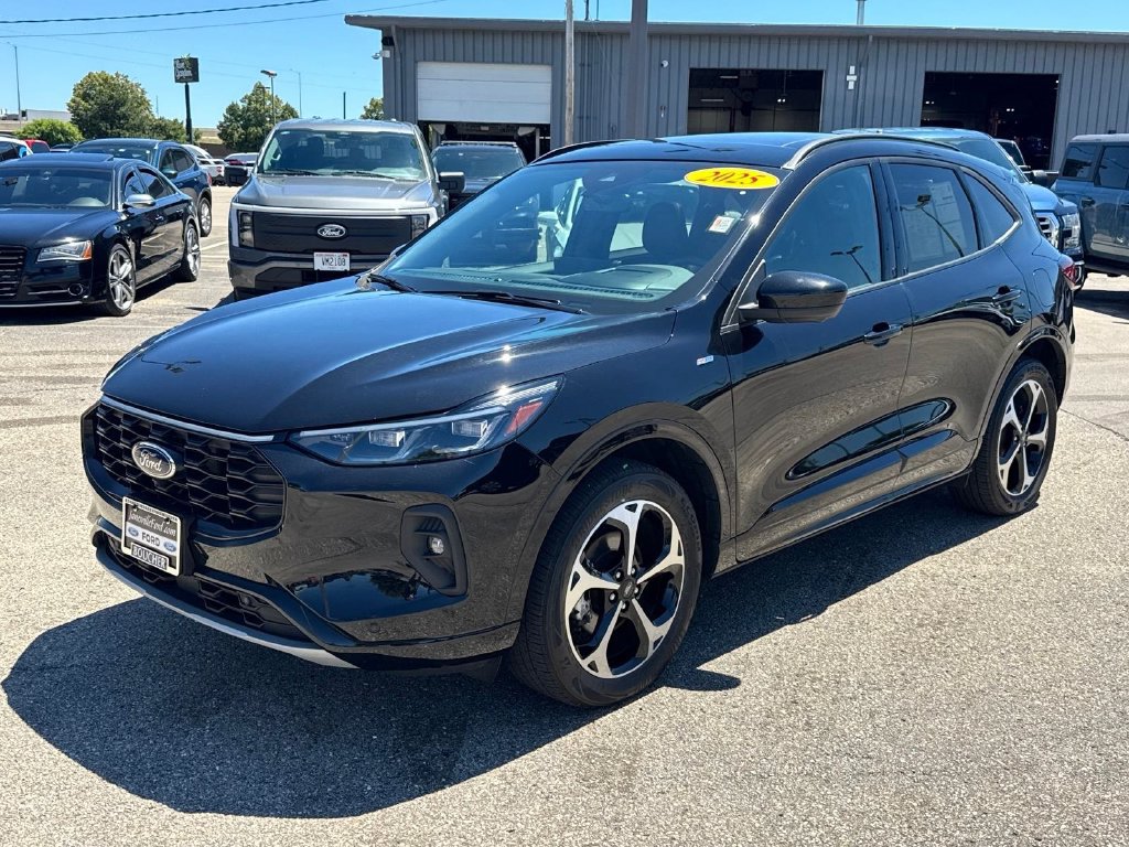 Certified 2025 Ford Escape ST-Line Elite w/ Premium Technology Package AWD/4WD image 2