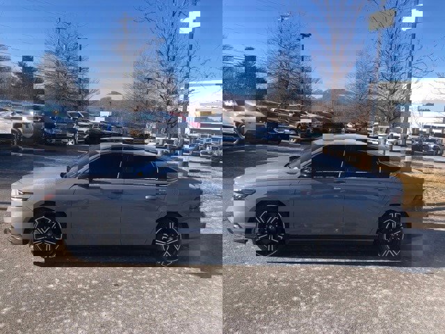 Used 2024 Honda Accord Sport image 2