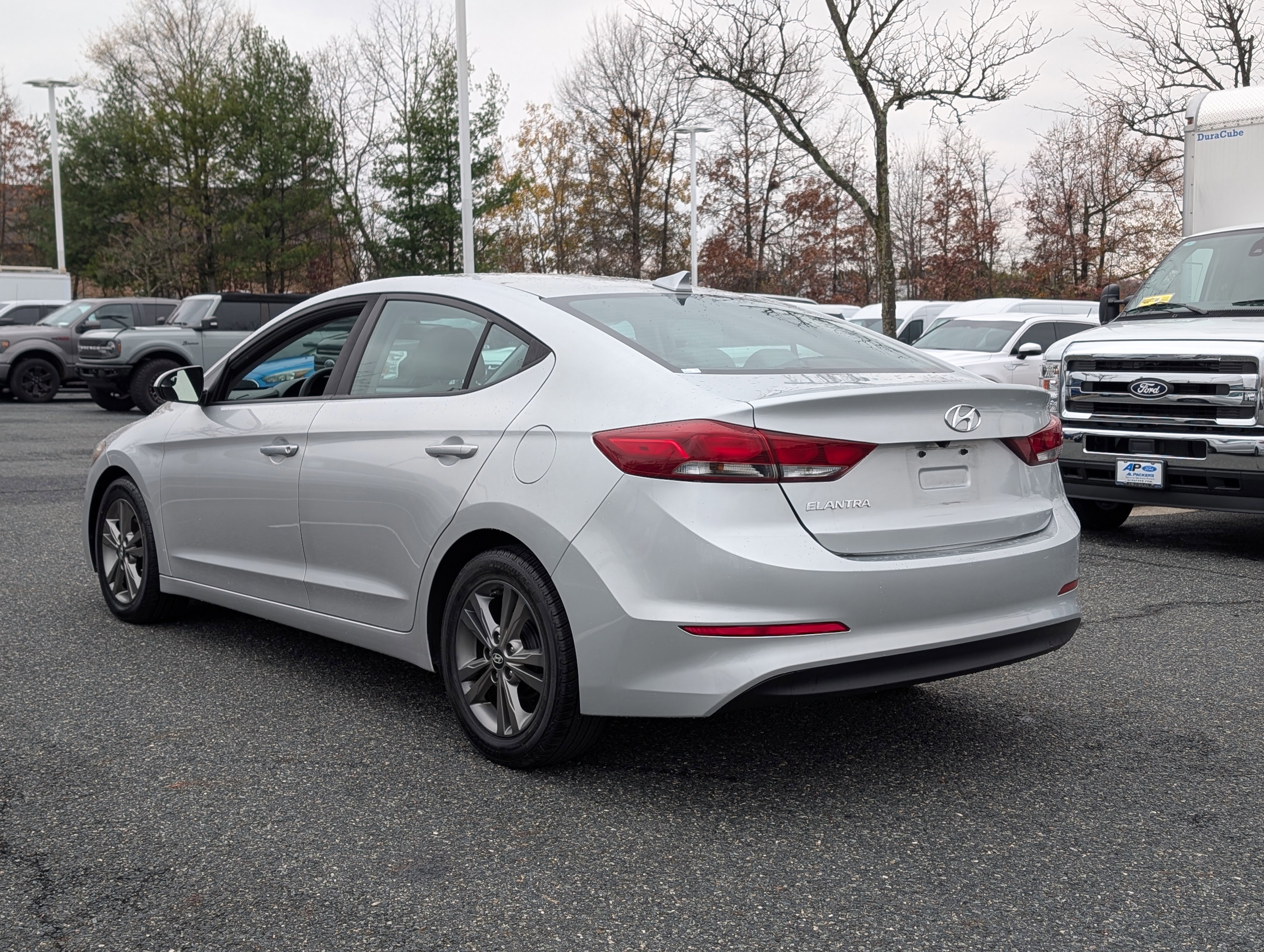 Used 2017 Hyundai Elantra SE image 3