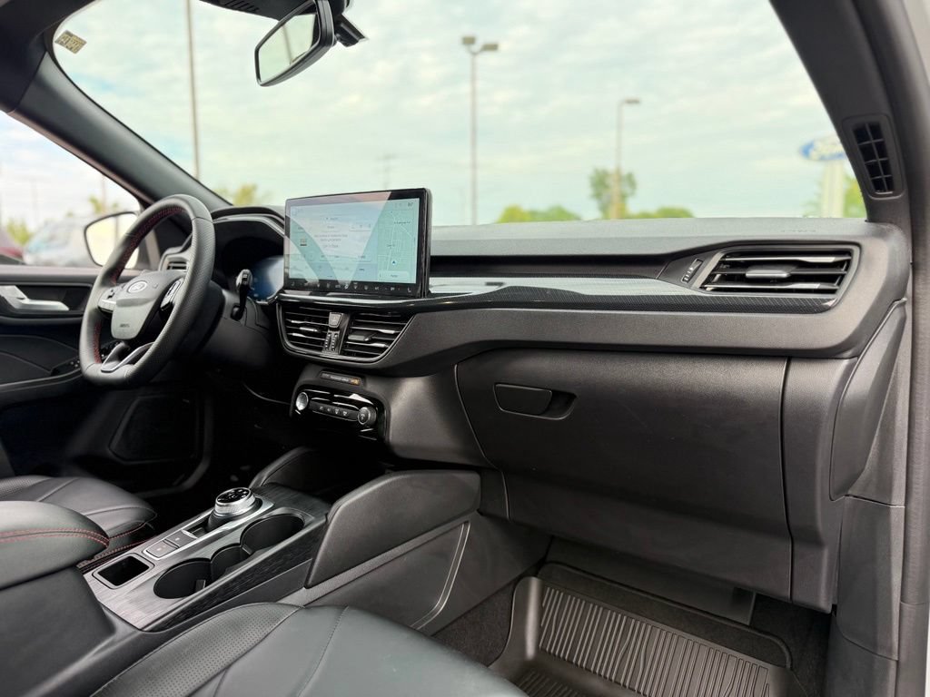 Certified 2025 Ford Escape ST-Line Elite w/ Premium Technology Package AWD/4WD image 17