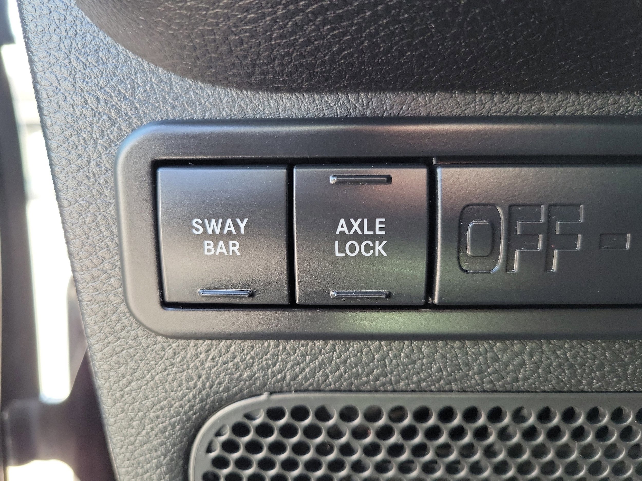 Used 2017 Jeep Wrangler Unlimited Rubicon w/ Connectivity Group AWD/4WD image 17