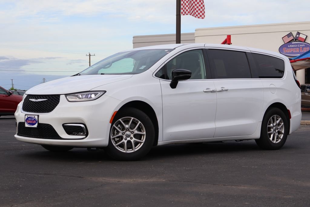 Used 2024 Chrysler Pacifica Touring-L FWD image 17