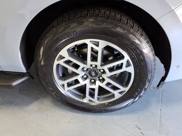 Certified 2025 Ford Expedition Active AWD/4WD image 9
