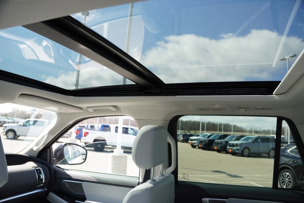 Certified 2025 Ford Expedition Max Platinum image 20