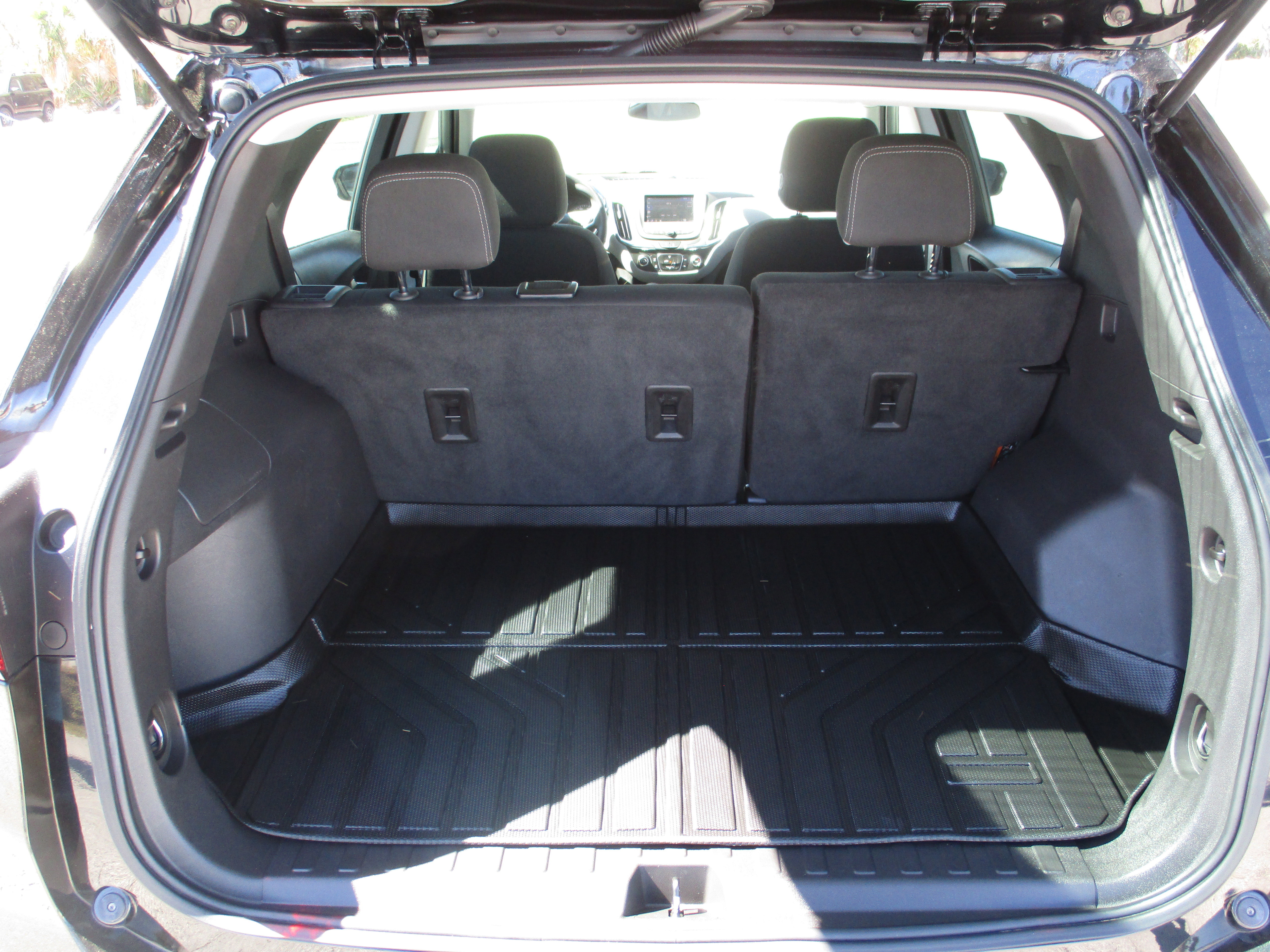 Used 2023 Chevrolet Equinox LS w/ Midnight Edition image 11