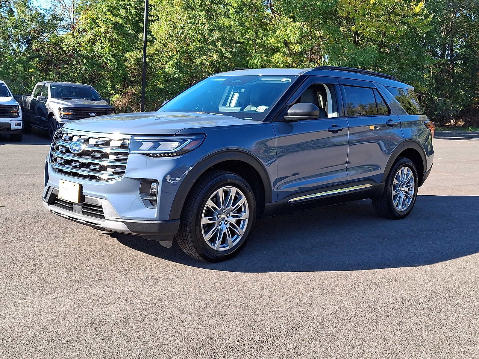 Certified 2025 Ford Explorer Active w/ Active Comfort Package AWD/4WD image 3