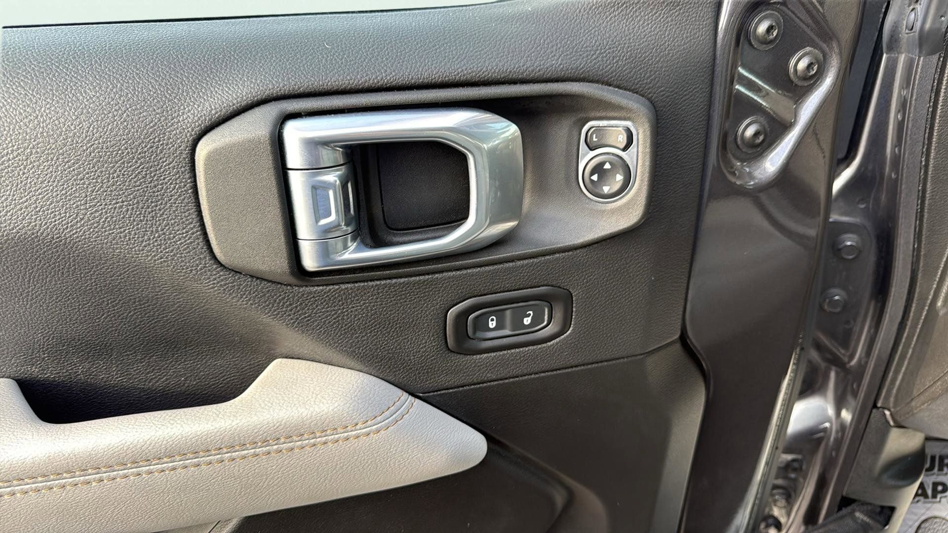 Used 2021 Jeep Wrangler Unlimited Sahara image 27