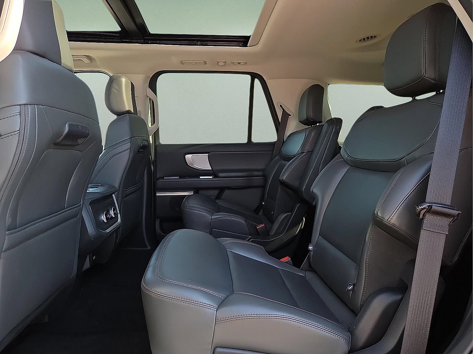 Certified 2025 Ford Expedition Active AWD/4WD image 11
