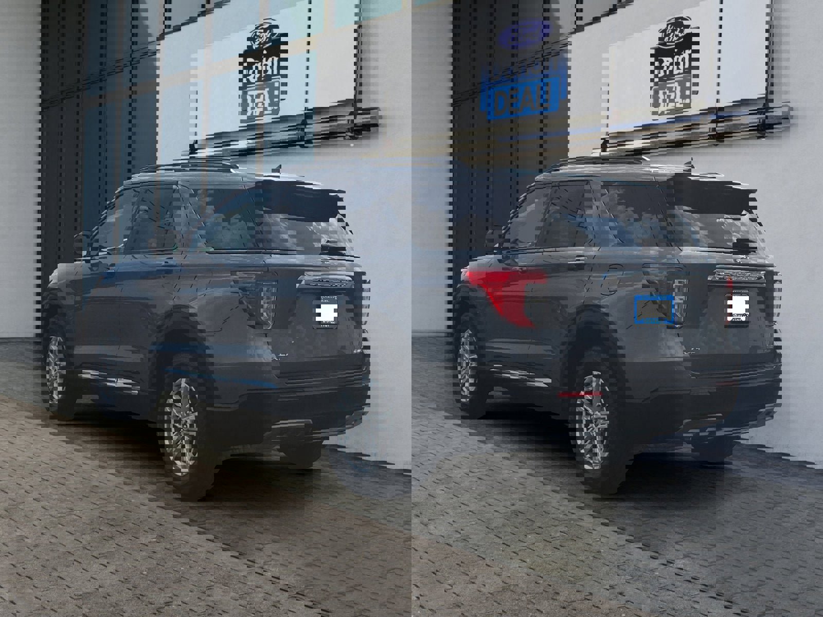 Certified 2022 Ford Explorer XLT w/ Equipment Group 202A image 3