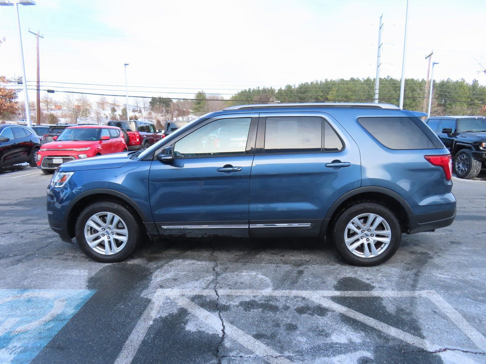 Certified 2018 Ford Explorer XLT w/ Equipment Group 201A image 3