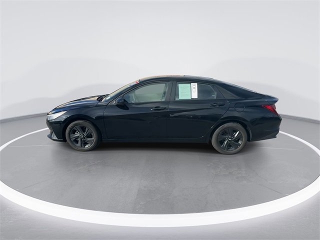 Used 2023 Hyundai Elantra SEL w/ Cargo Package image 2