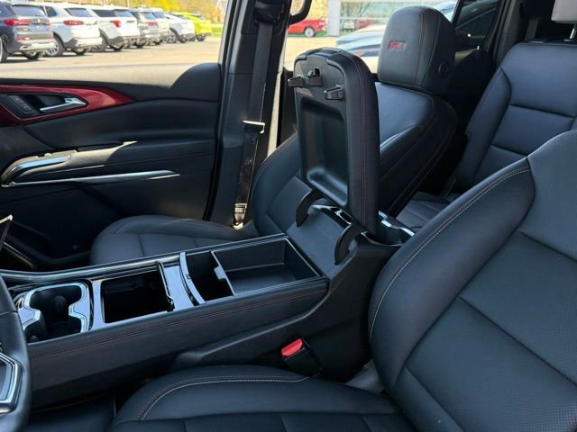 Used 2025 Chevrolet Traverse Z71 w/ Enhanced Driving Package AWD/4WD image 29