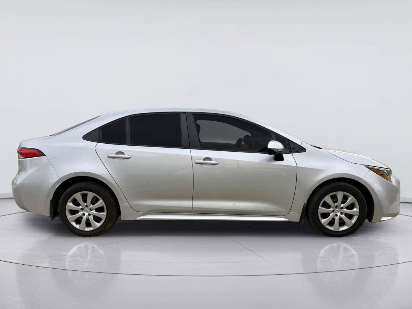 Used 2025 Toyota Corolla LE FWD image 3