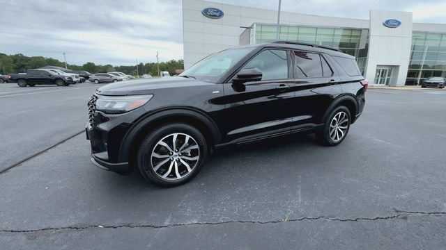 Certified 2025 Ford Explorer ST-Line AWD/4WD image 4