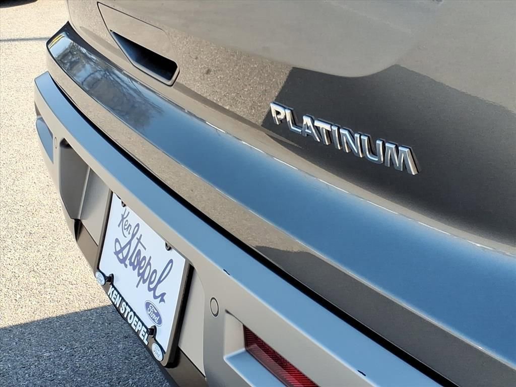 Used 2023 Nissan Pathfinder Platinum image 12